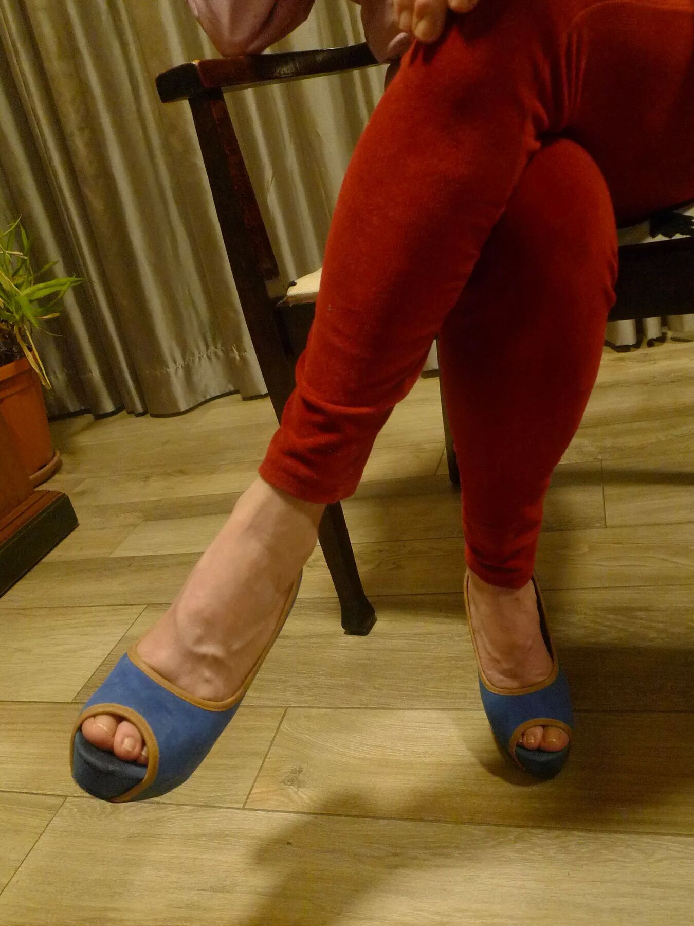 Dangling platform high heels