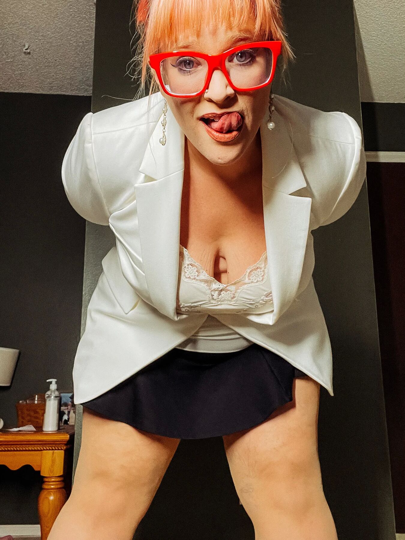 BBW in a mini black skirt and nylons with heels Big Thighs