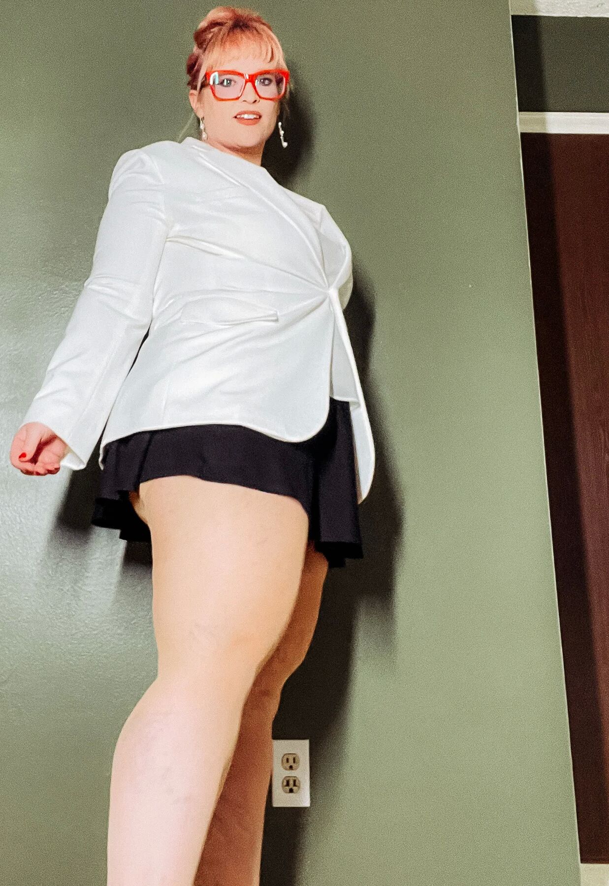 BBW in a mini black skirt and nylons with heels Big Thighs