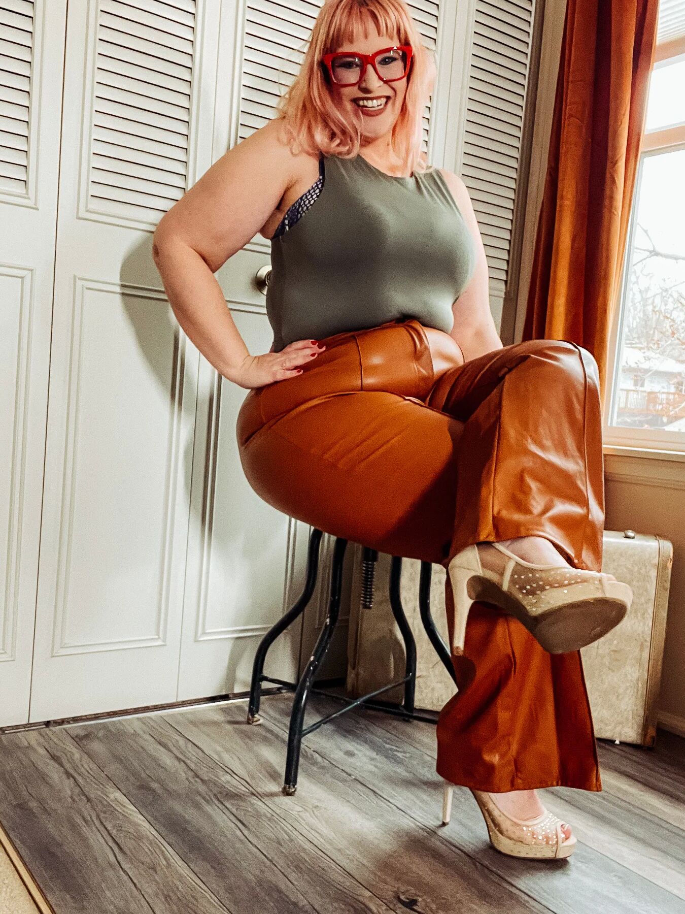 BBW in tight leather pants leans over and shows off her ass