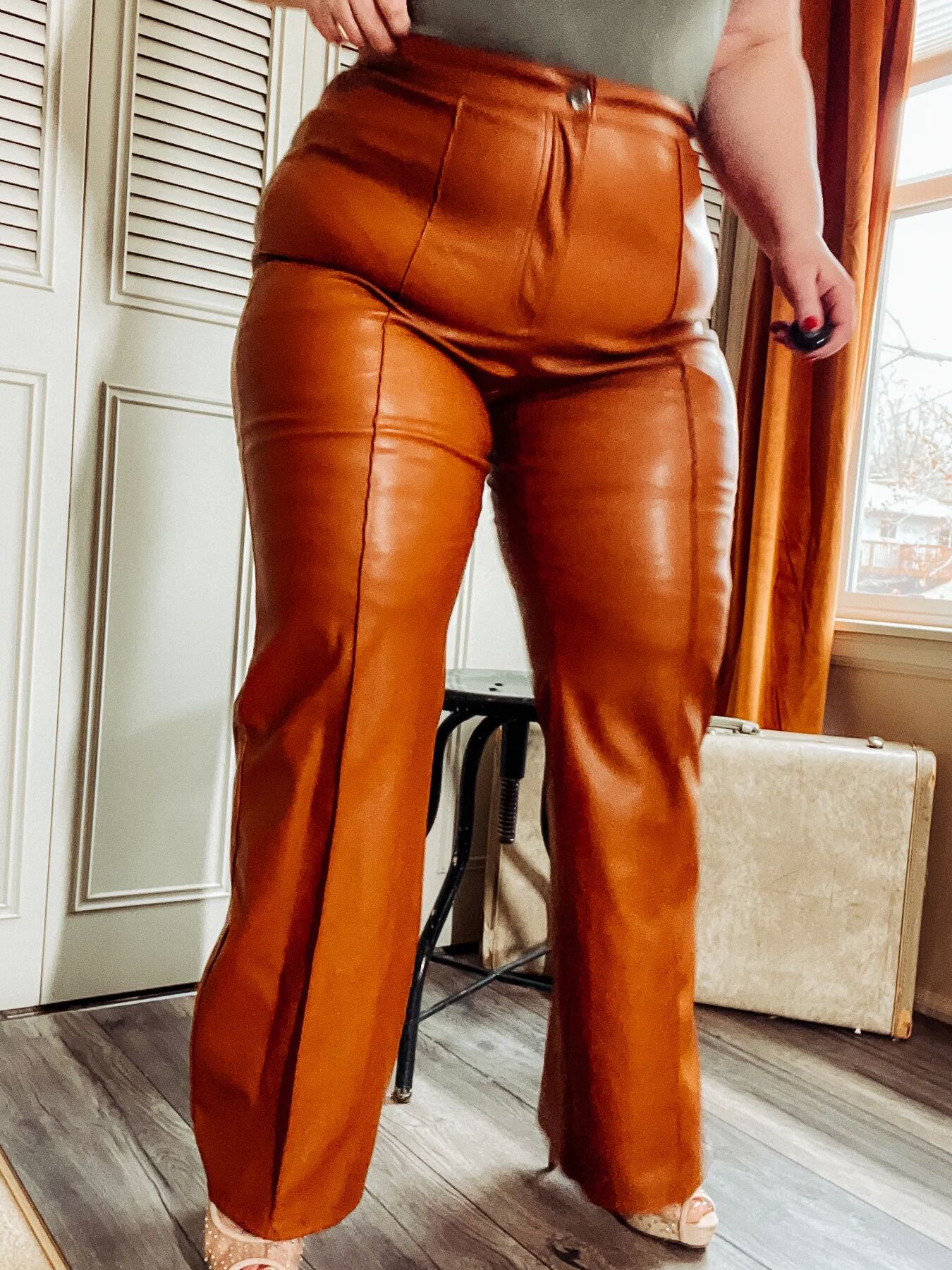 BBW in tight leather pants leans over and shows off her ass
