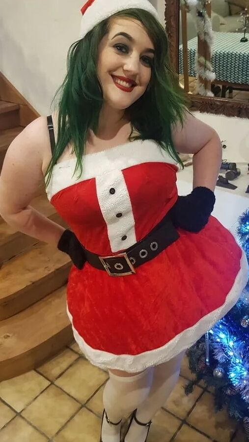 Chubby MILF Amy Leaf- Xmas 2020