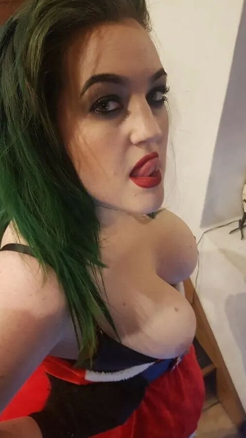Chubby MILF Amy Leaf- Xmas 2020