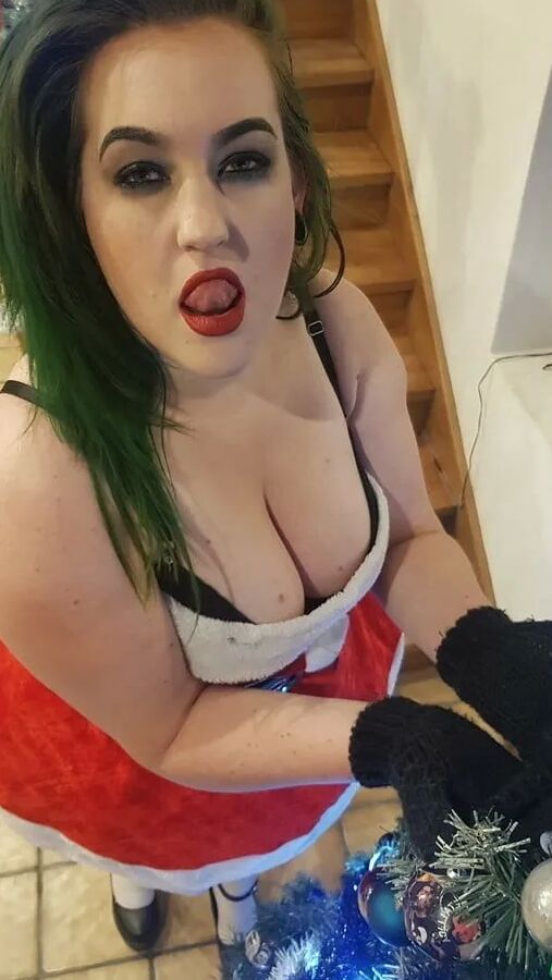 Chubby MILF Amy Leaf- Xmas 2020
