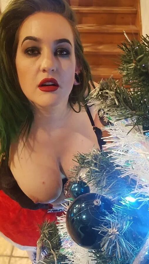 Chubby MILF Amy Leaf- Xmas 2020
