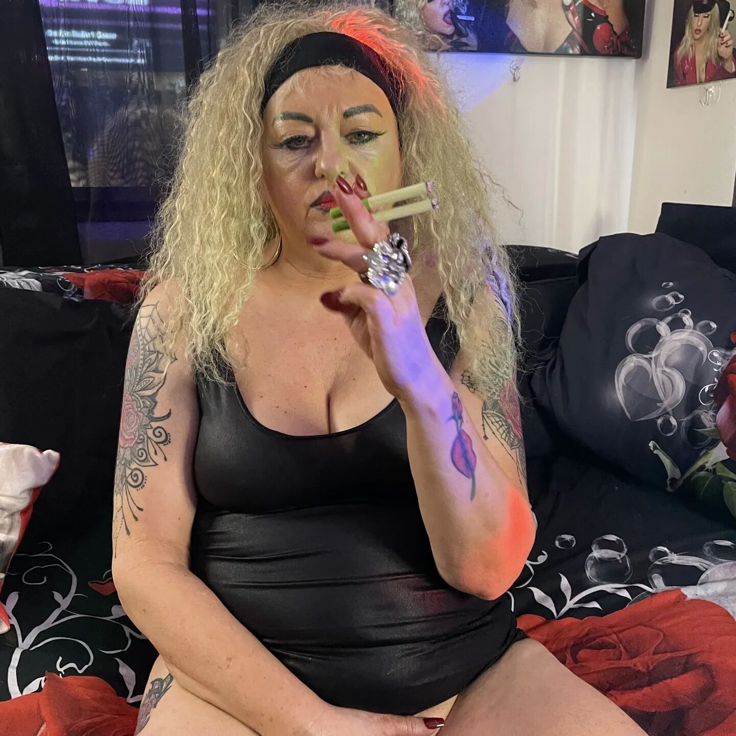 AUNTIE SHIRLEY OPENS PUSSY