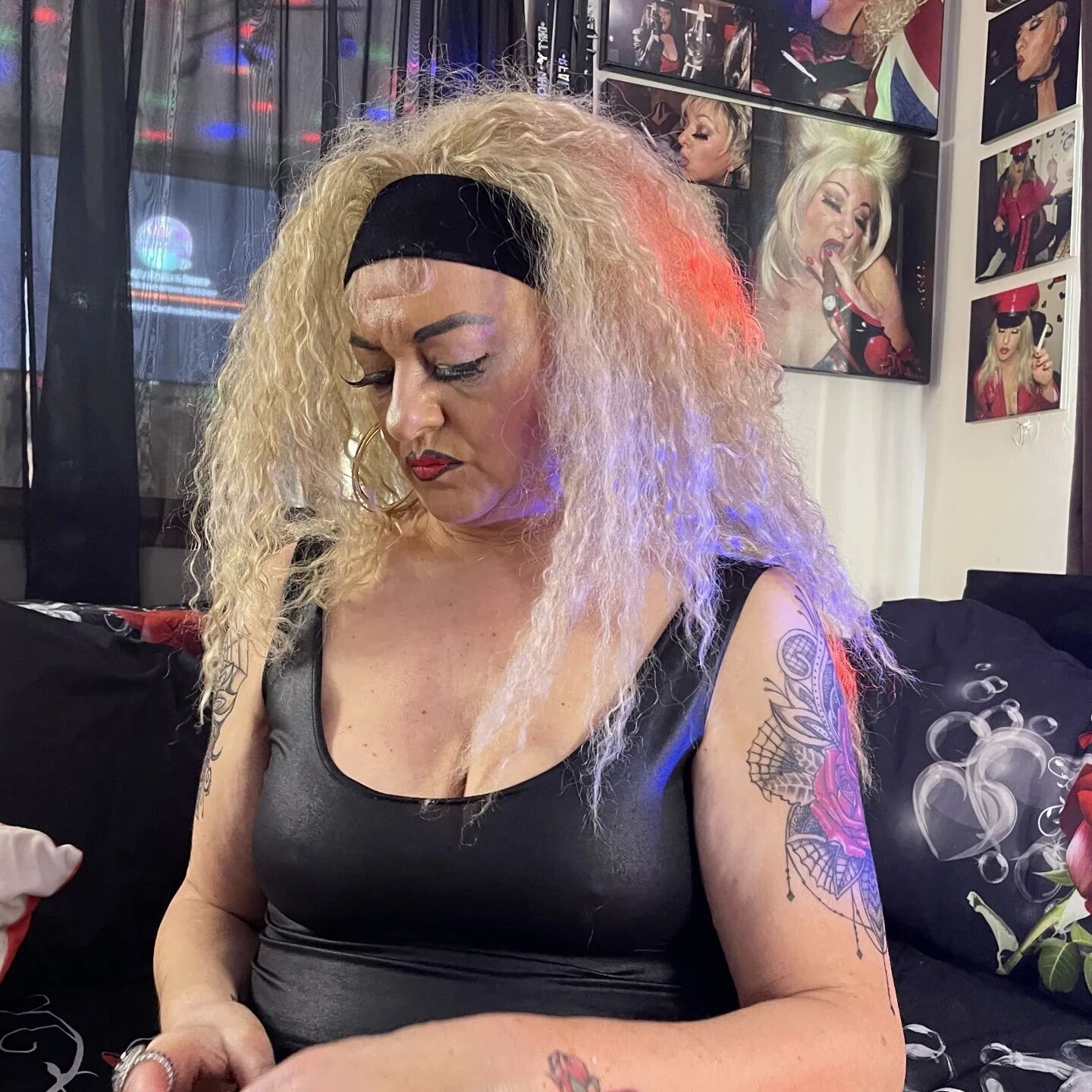 AUNTIE SHIRLEY OPENS PUSSY