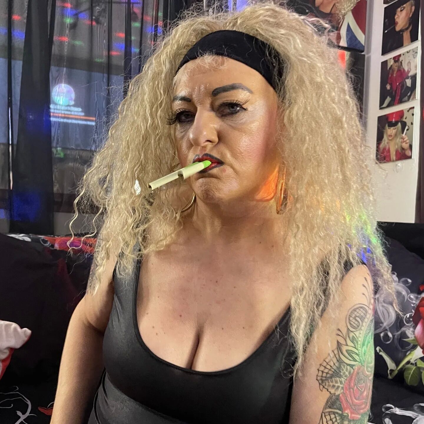 AUNTIE SHIRLEY OPENS PUSSY