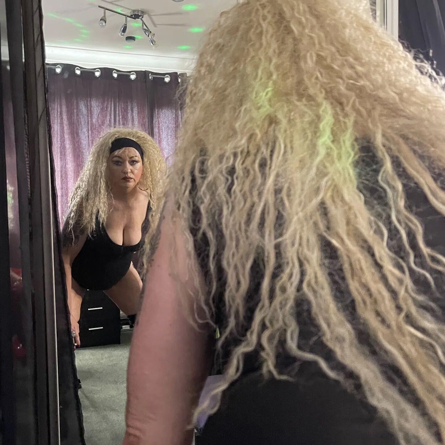 AUNTIE SHIRLEY OPENS PUSSY