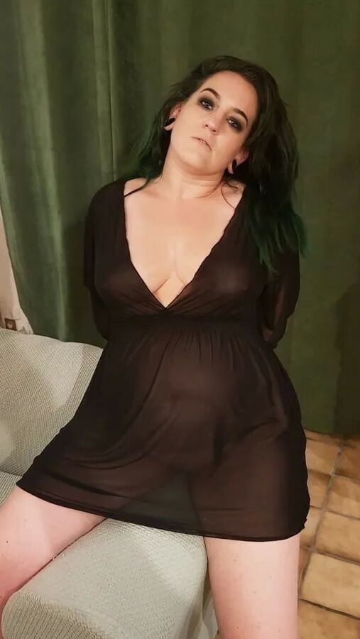 Chubby MILF Amy Leaf- Hot on sofa