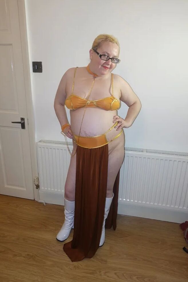 Star Wars Princess Leia Slave Girl cosplay