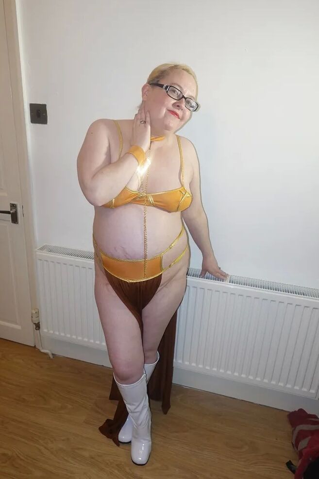 Star Wars Princess Leia Slave Girl cosplay