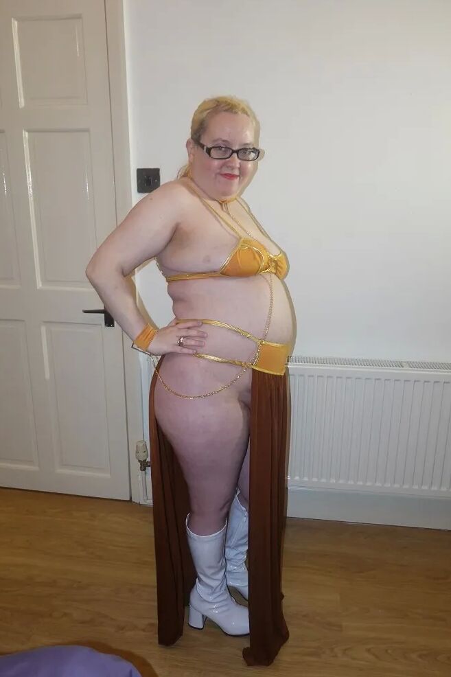 Star Wars Princess Leia Slave Girl cosplay