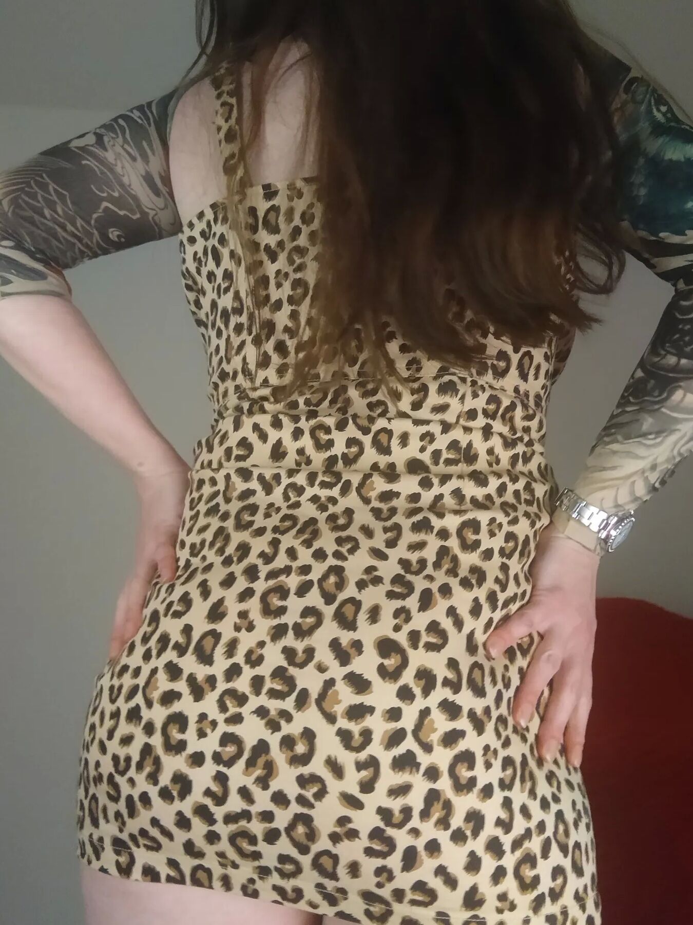 MILF Mia hot pussy in red gstring and dress bends over