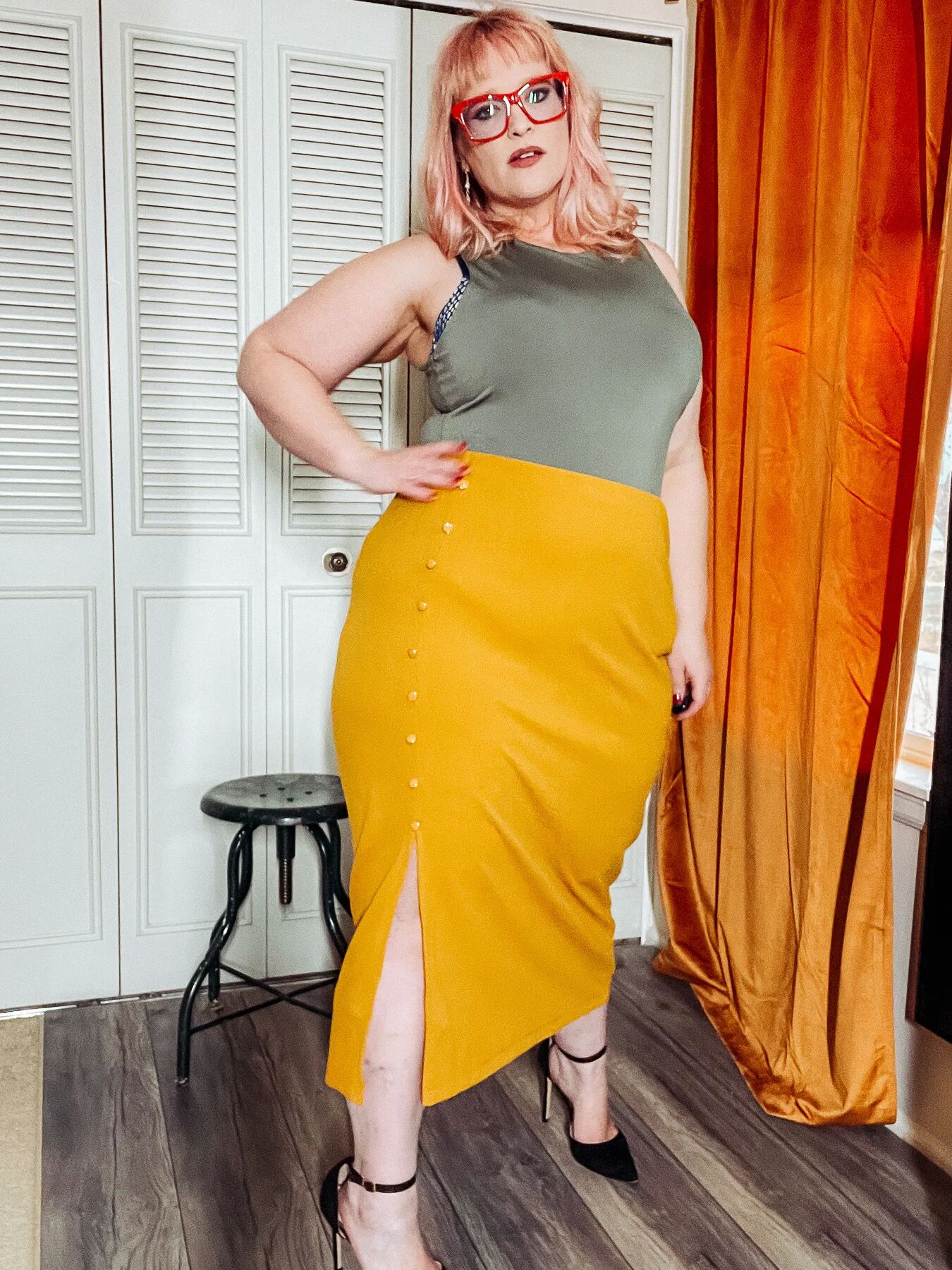 BBW Office Whore Tight Skirt and heels