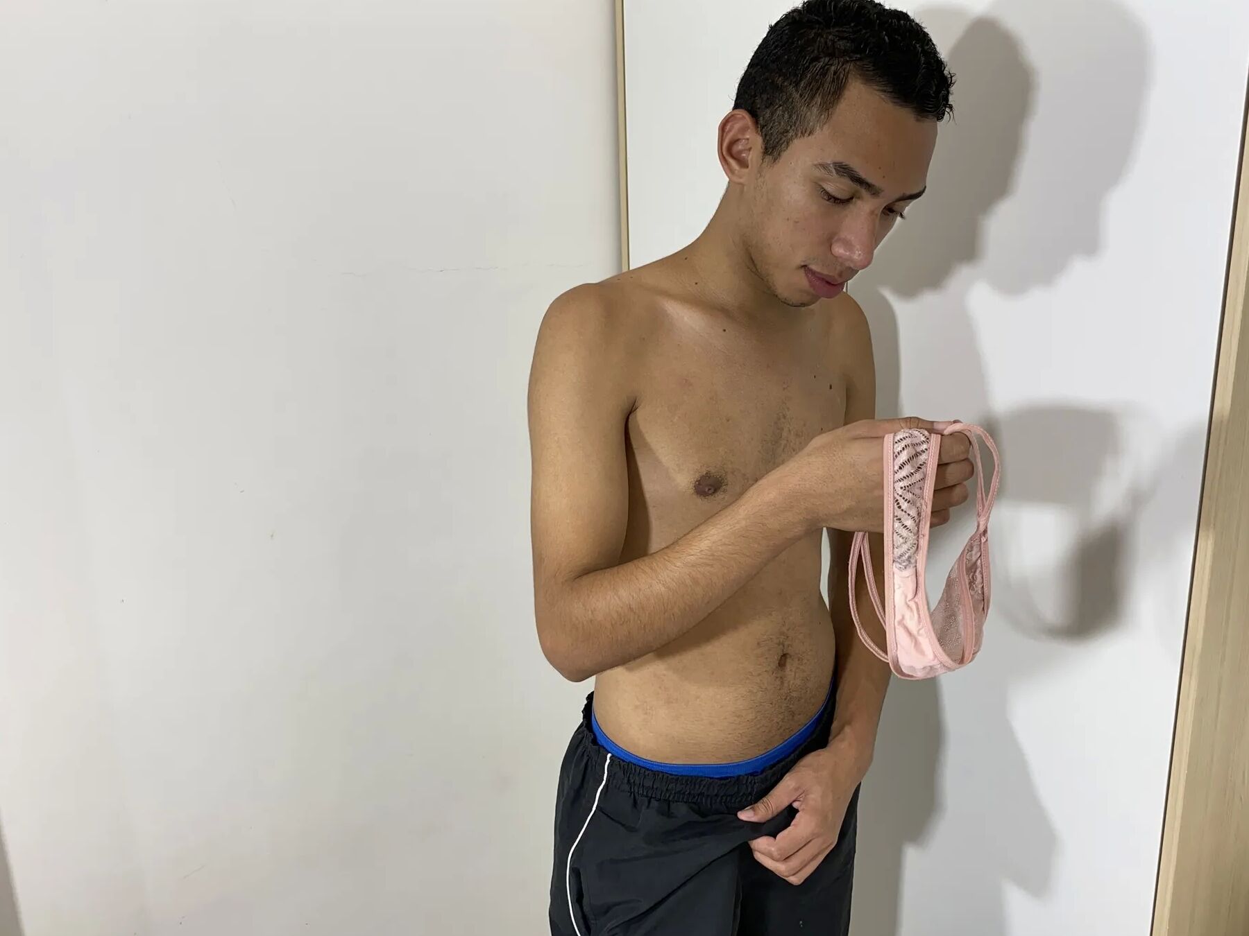 J'ai fait semblant d'être gay pour coucher avec la bombasse de mon ami