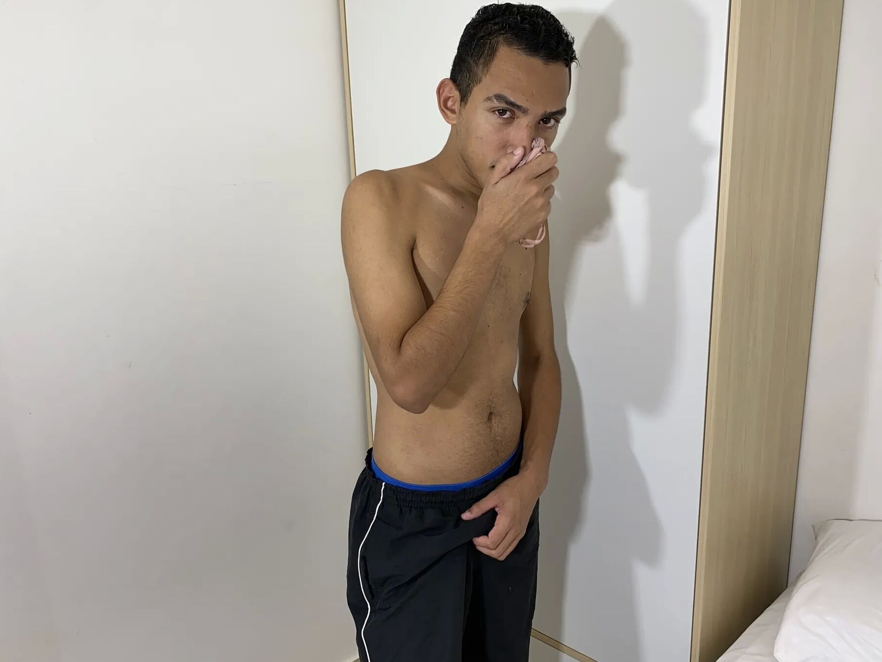 J'ai fait semblant d'être gay pour coucher avec la bombasse de mon ami