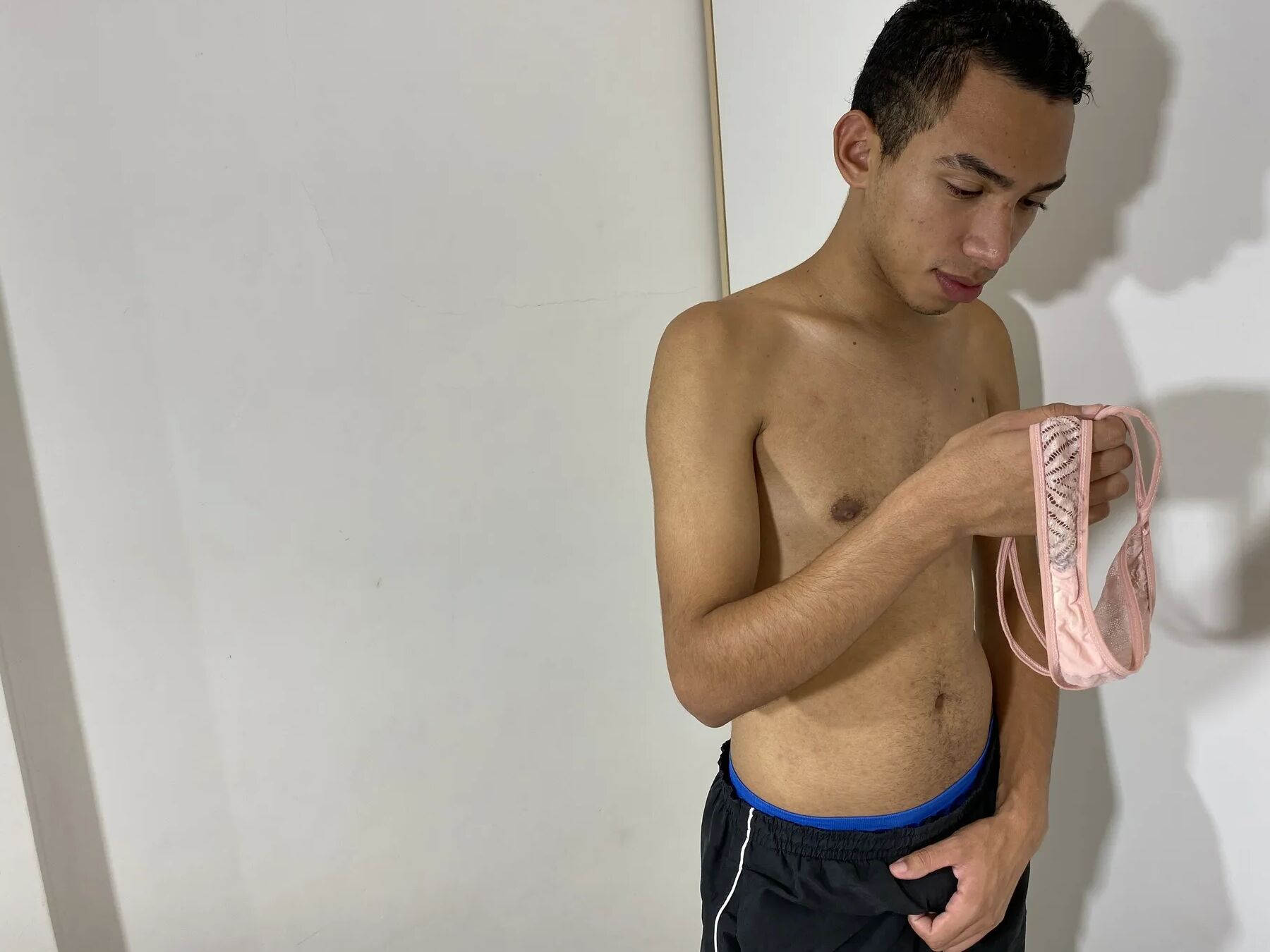 J'ai fait semblant d'être gay pour coucher avec la bombasse de mon ami