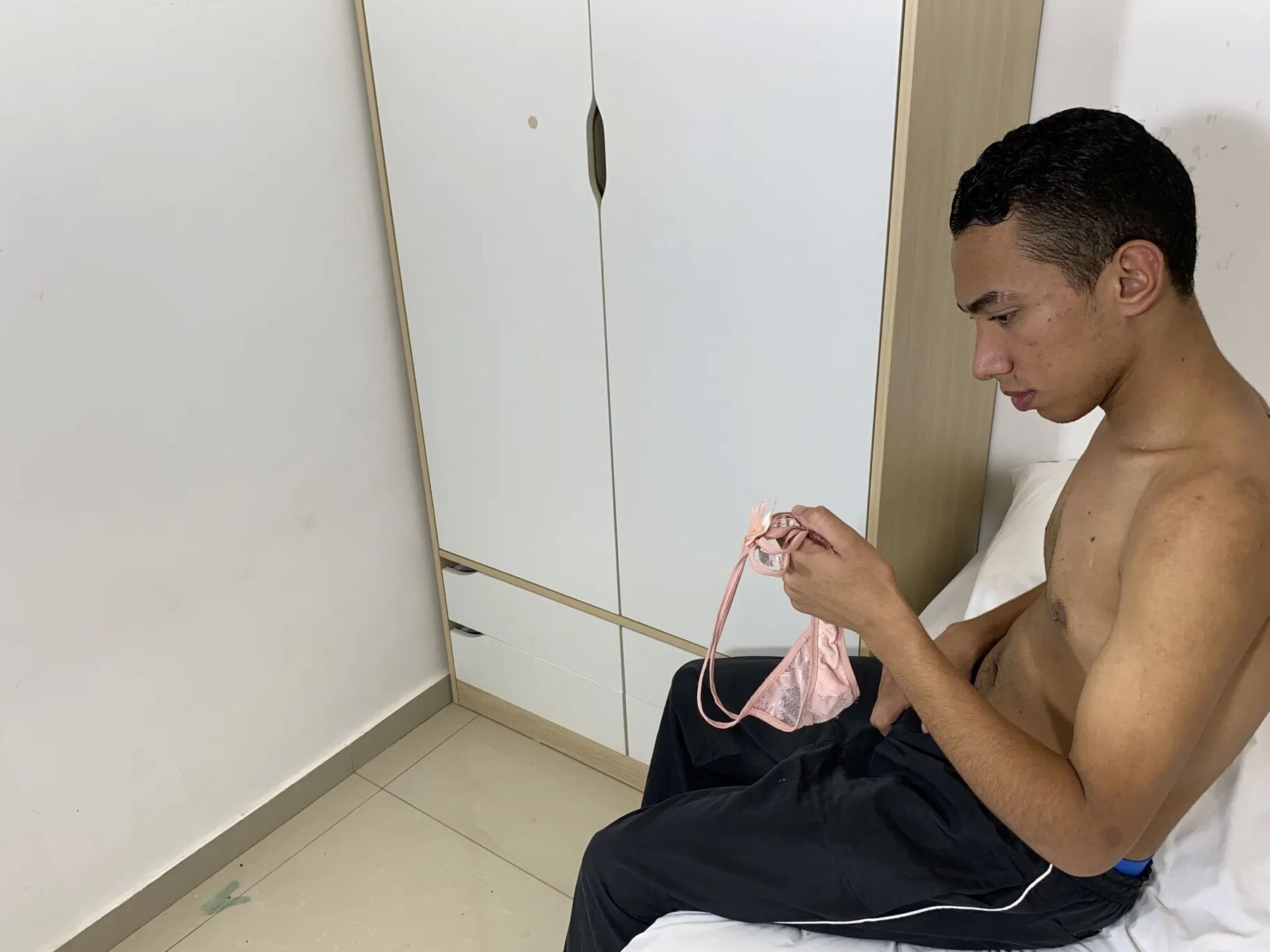 J'ai fait semblant d'être gay pour coucher avec la bombasse de mon ami