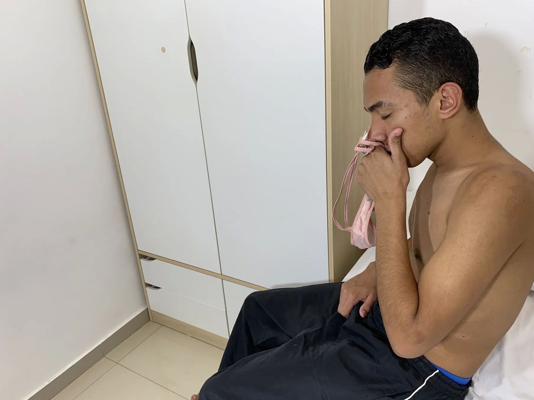 J'ai fait semblant d'être gay pour coucher avec la bombasse de mon ami