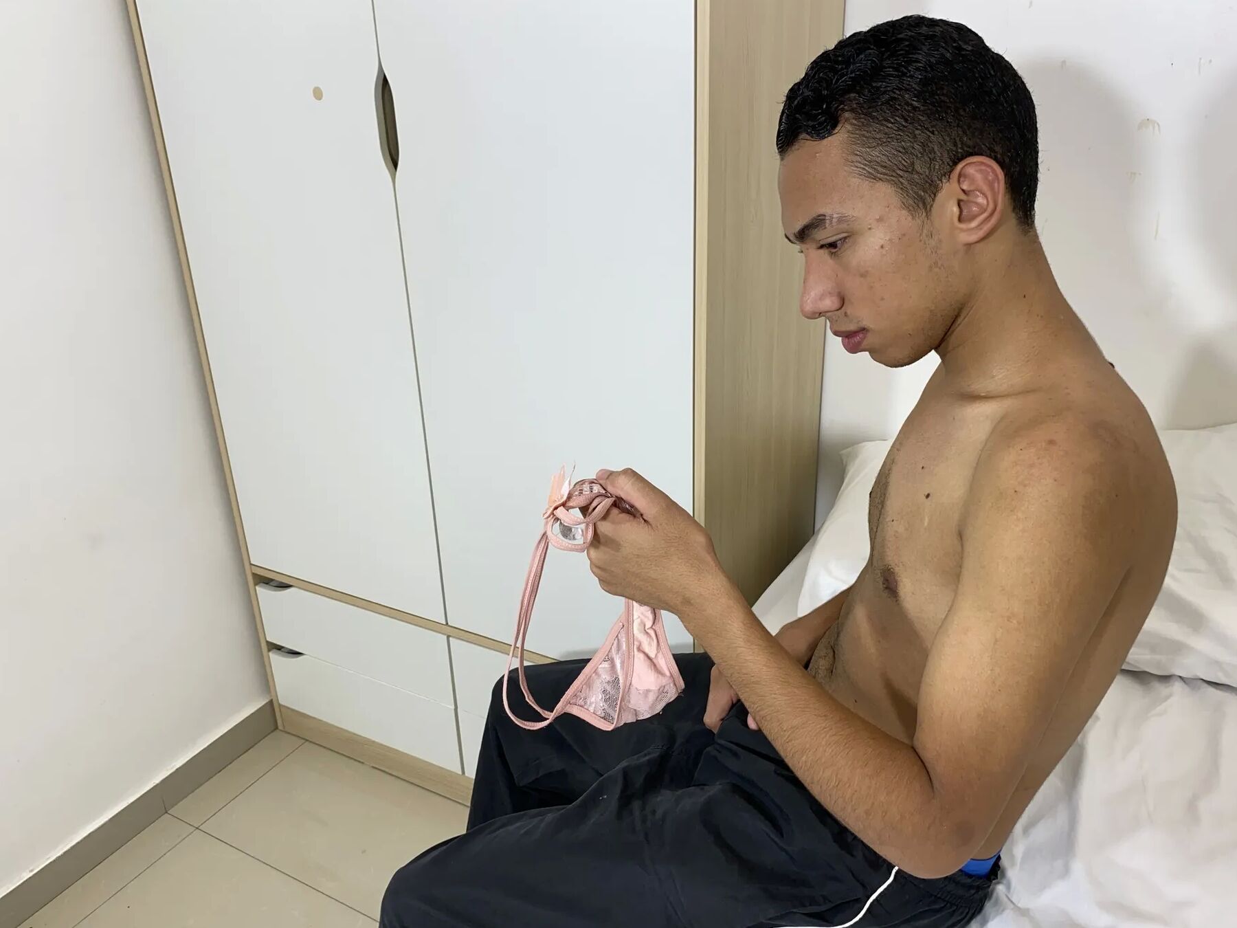 J'ai fait semblant d'être gay pour coucher avec la bombasse de mon ami