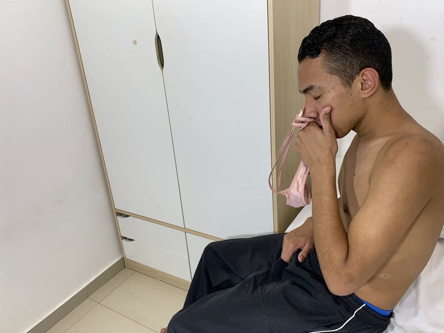 J'ai fait semblant d'être gay pour coucher avec la bombasse de mon ami