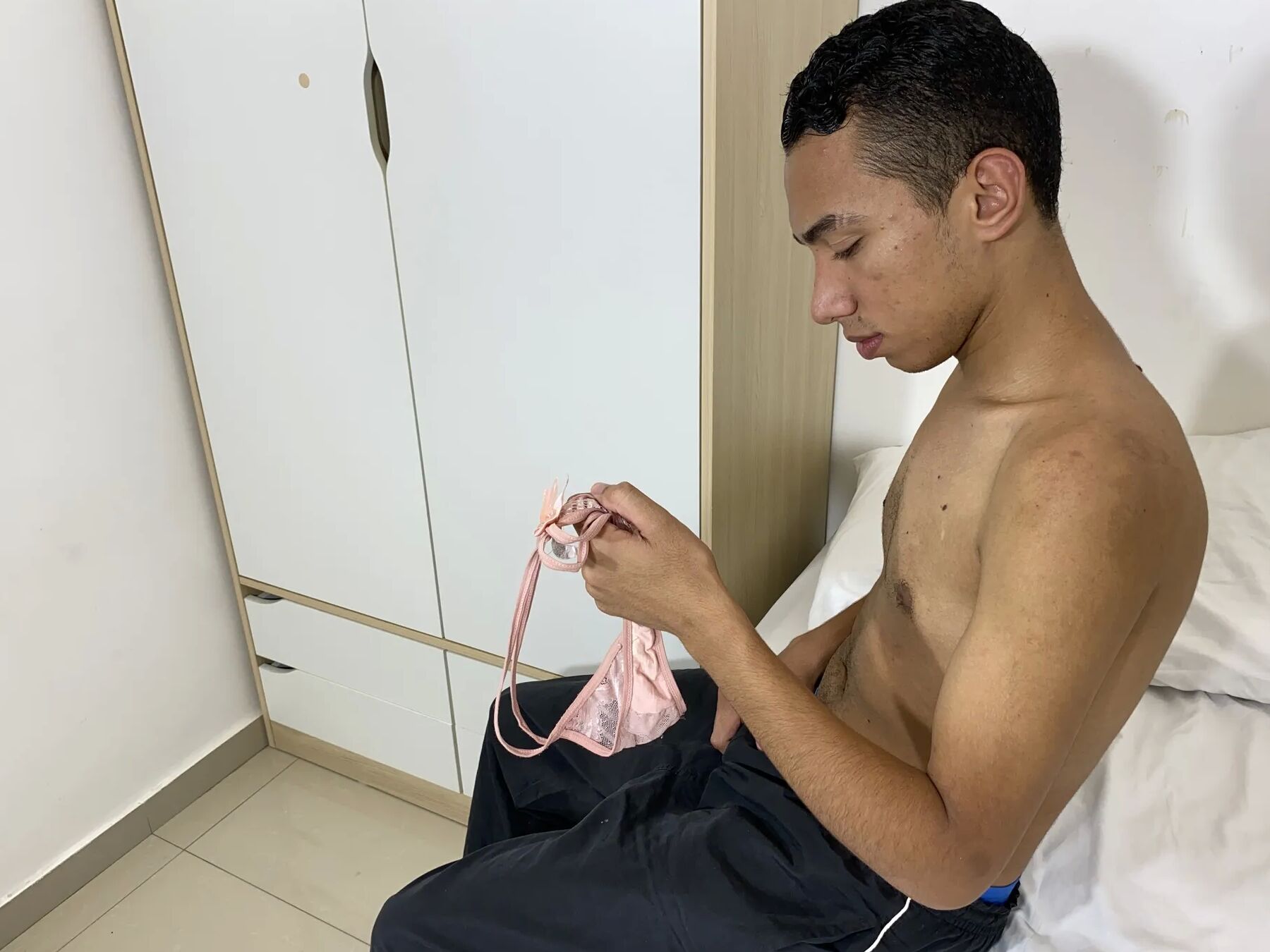 J'ai fait semblant d'être gay pour coucher avec la bombasse de mon ami