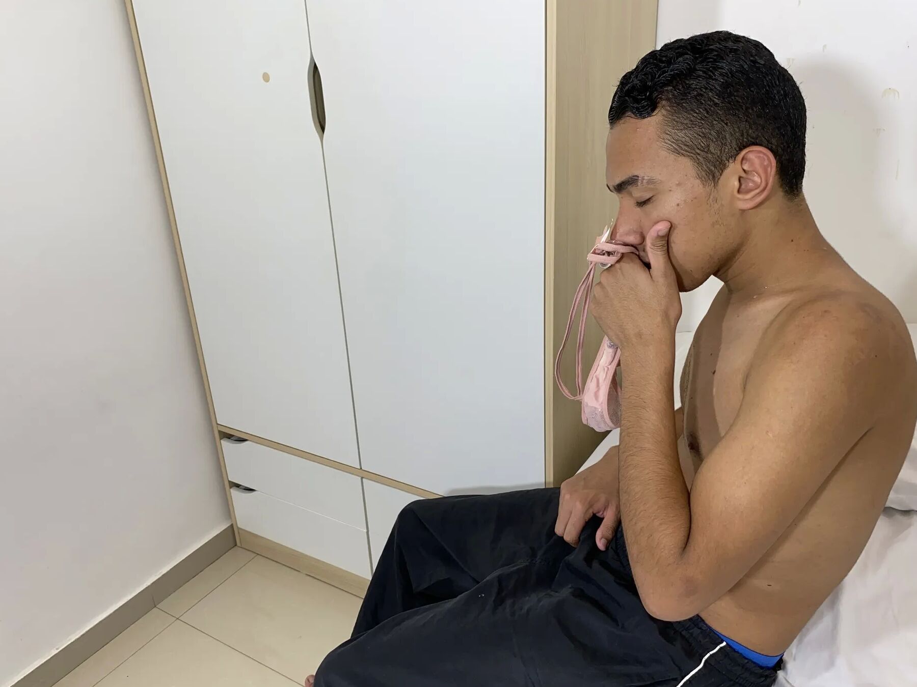 J'ai fait semblant d'être gay pour coucher avec la bombasse de mon ami