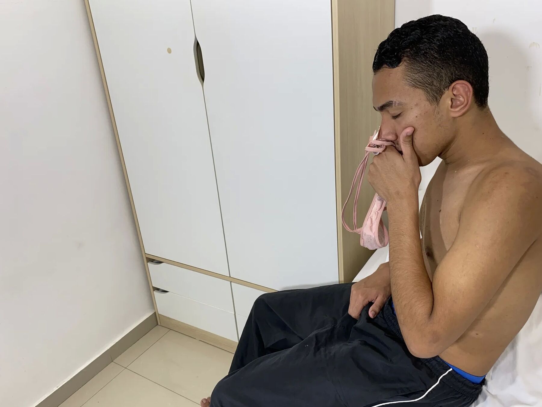 J'ai fait semblant d'être gay pour coucher avec la bombasse de mon ami