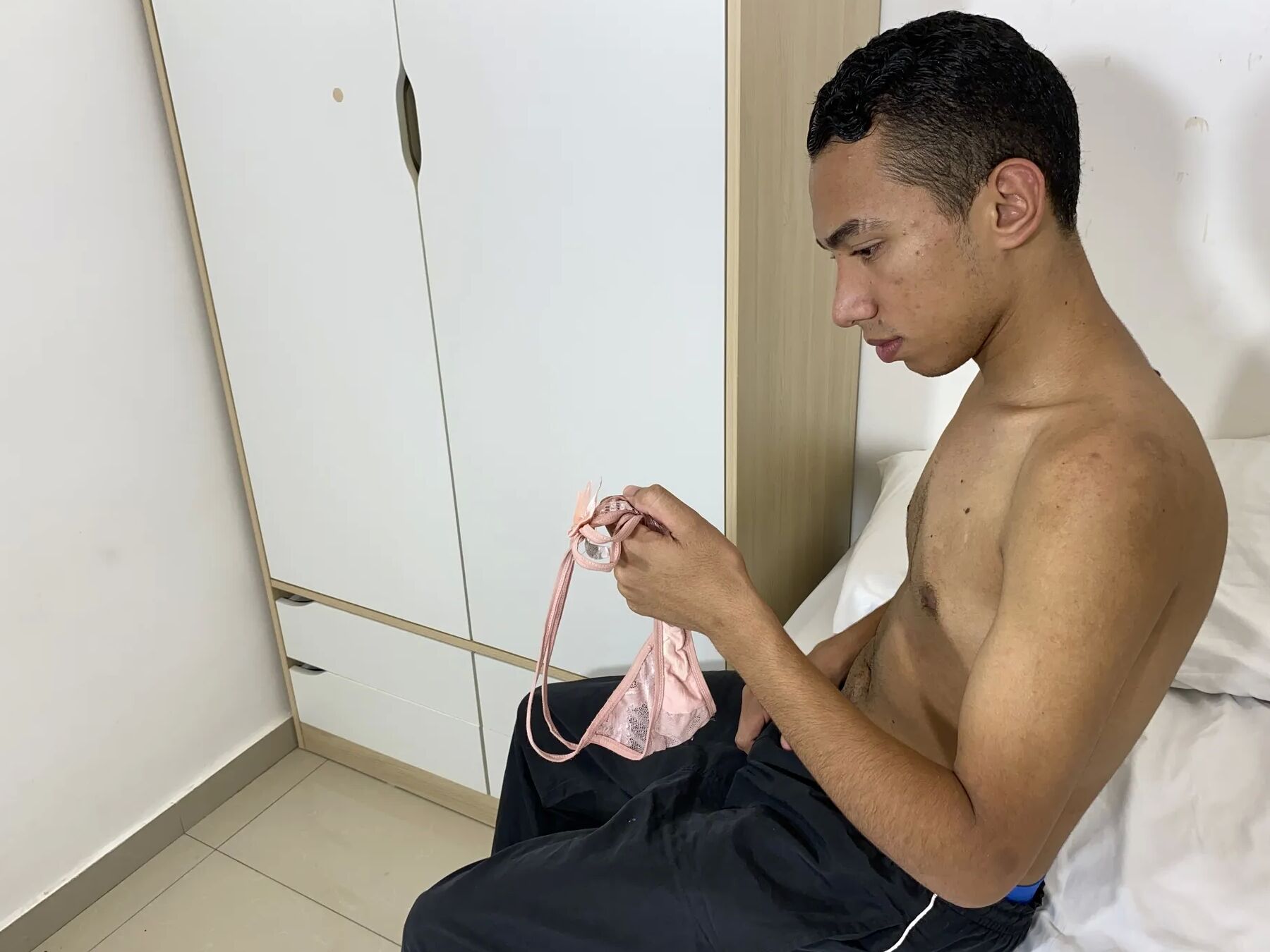 J'ai fait semblant d'être gay pour coucher avec la bombasse de mon ami