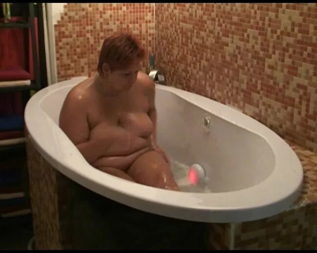 Hot games in the tub ...