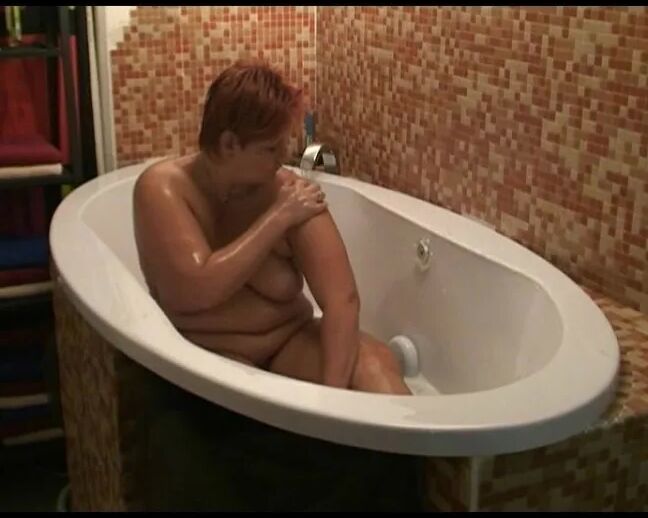 Hot games in the tub ...