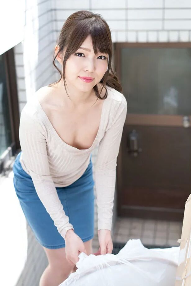 Shino Aoi :: Misunderstood by the floating bra wife taking o