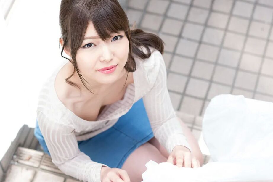 Shino Aoi :: Misunderstood by the floating bra wife taking o