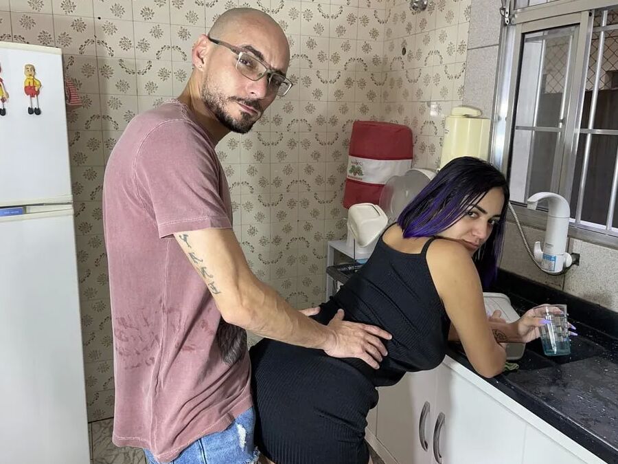 Husband making his wife cum in the kitchen
