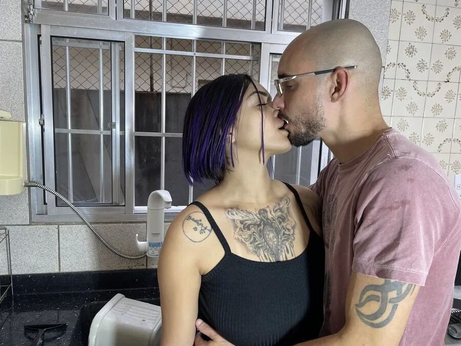 Husband making his wife cum in the kitchen