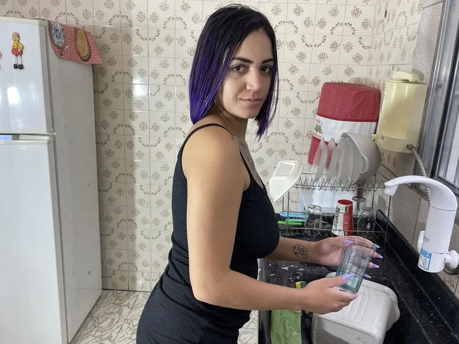 Husband making his wife cum in the kitchen
