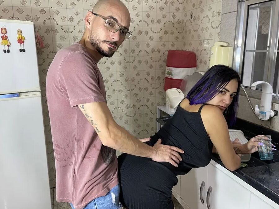 Husband making his wife cum in the kitchen