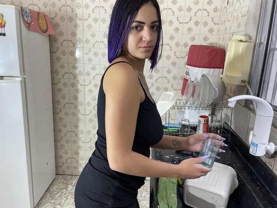 Husband making his wife cum in the kitchen