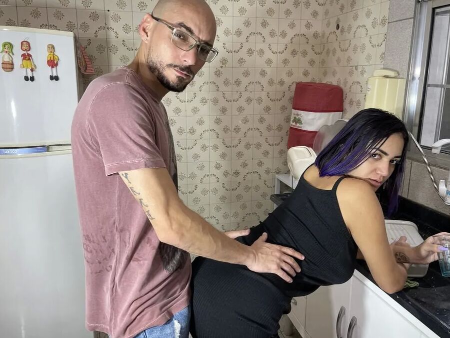 Husband making his wife cum in the kitchen