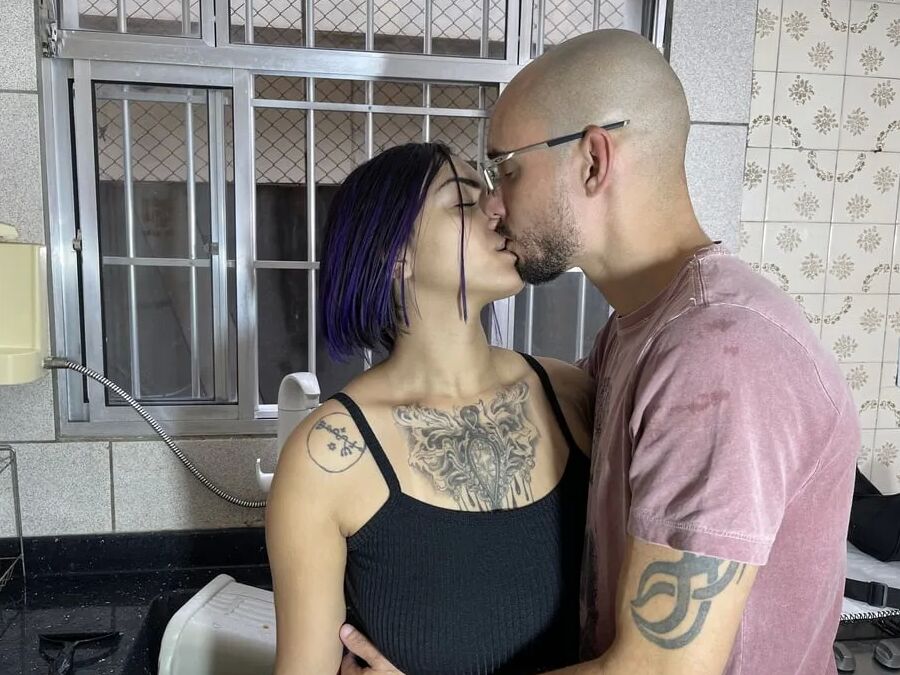 Husband making his wife cum in the kitchen