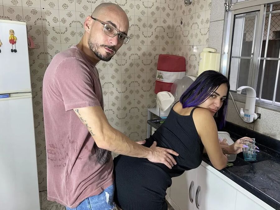 Husband making his wife cum in the kitchen