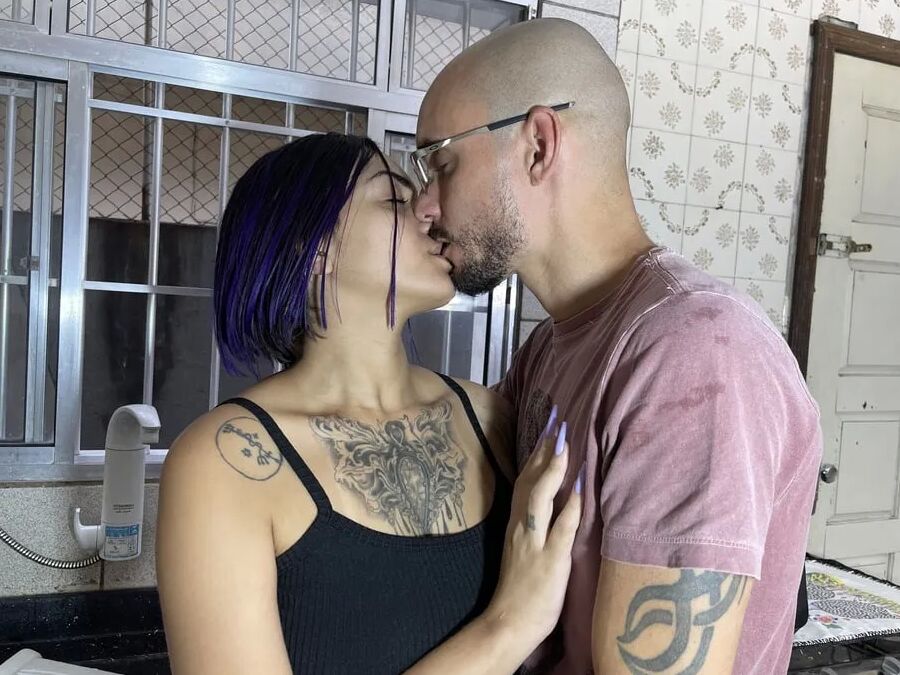 Husband making his wife cum in the kitchen