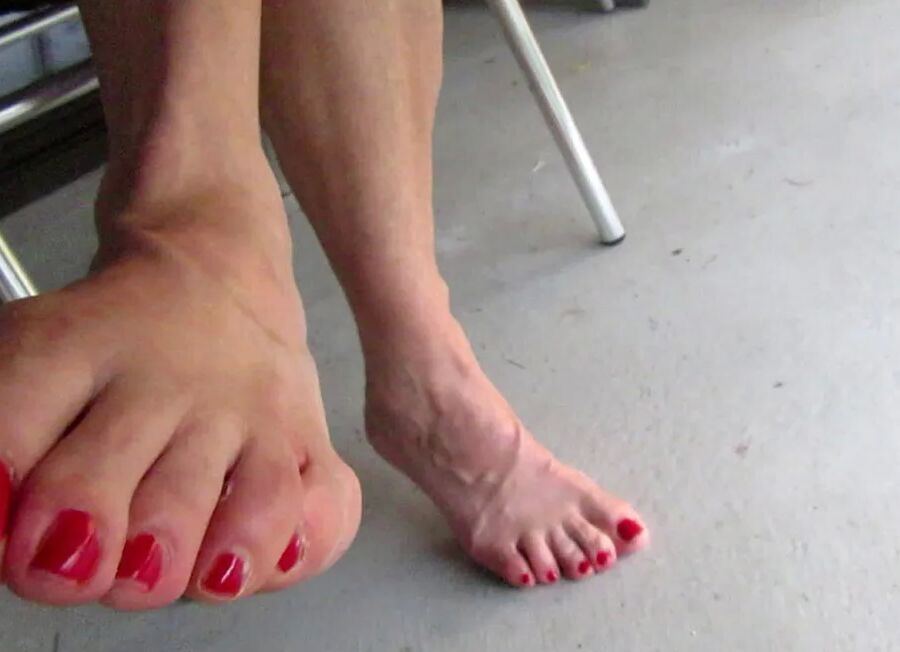 Streching feet and cunt towards me