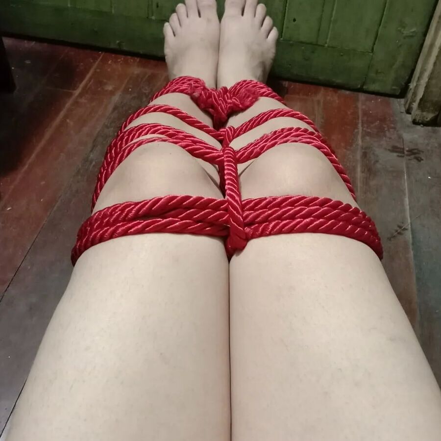 His white legs were tied with a red rope.