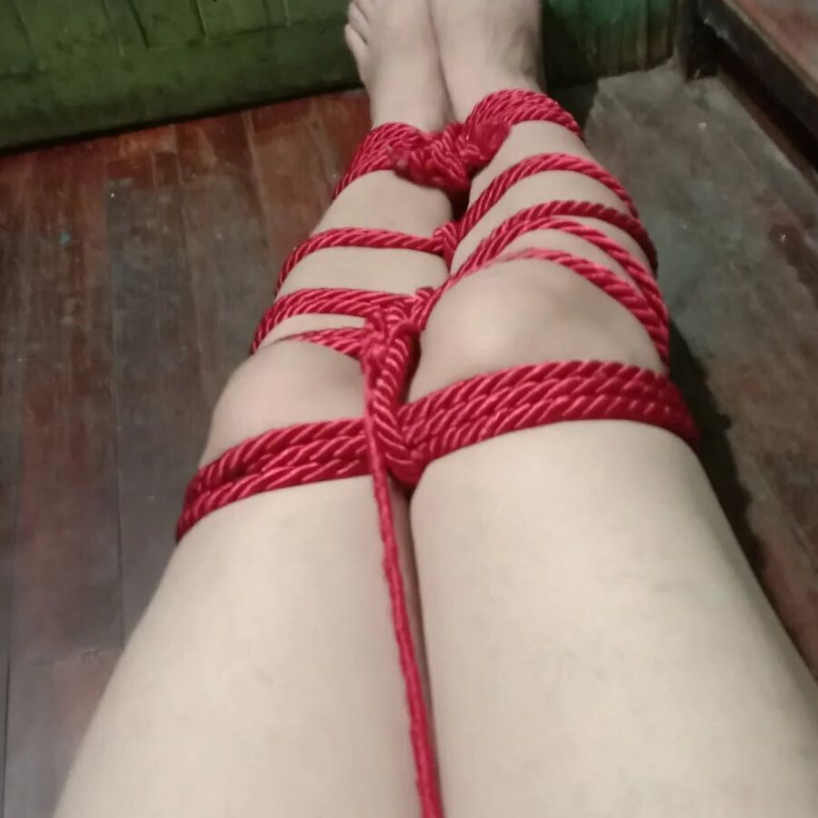 His white legs were tied with a red rope.