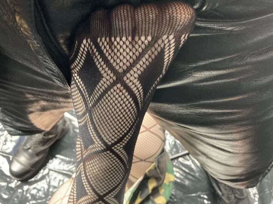 Combat boots and horny cunt