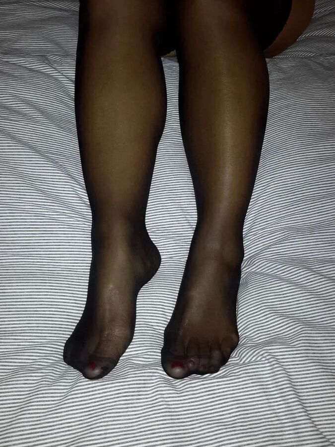 Feet in nylon/pantyhose