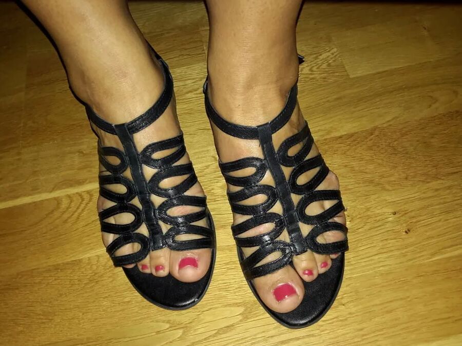 Feet in nylon/pantyhose