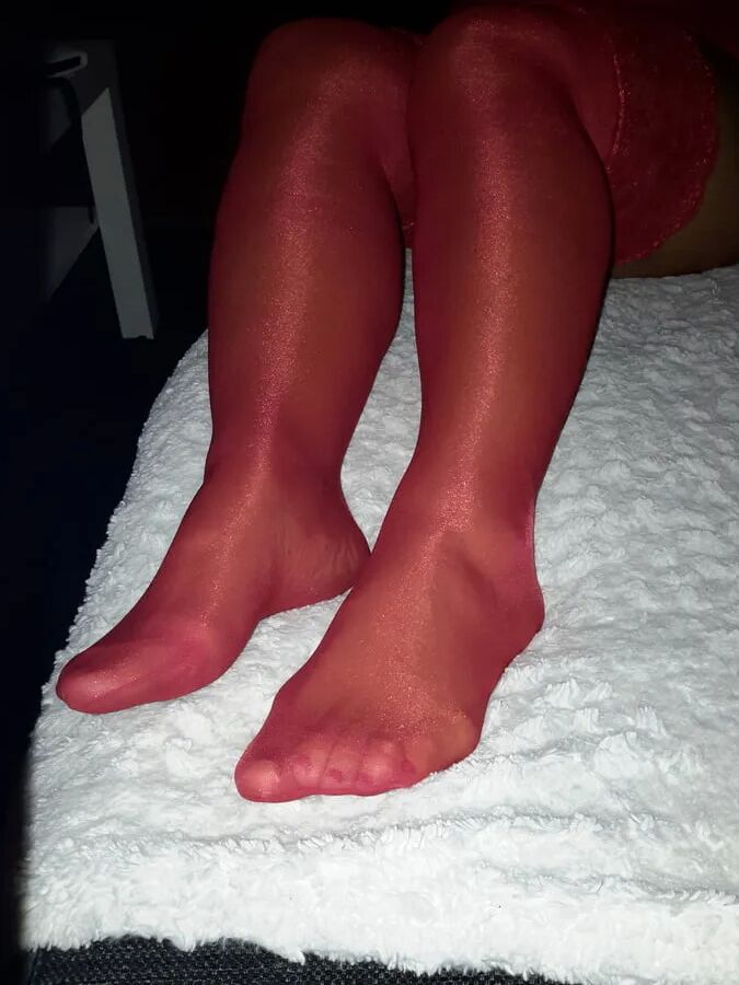 Feet in nylon/pantyhose